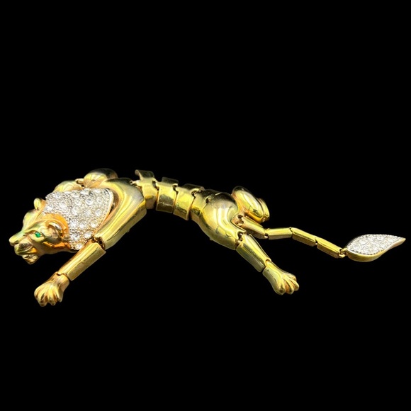 1980s  Lion Articulated Shoulder Brooch Pin Gold Plated Pave Crystals Statement - Picture 4 of 13